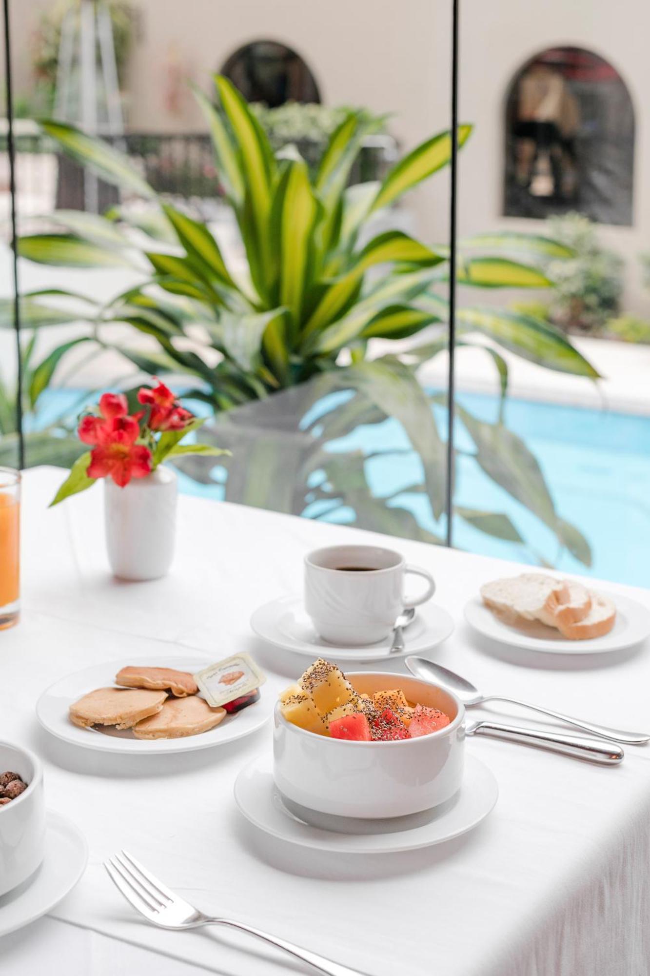 Costa Del Sol Trujillo Centro Hotel ภายนอก รูปภาพ