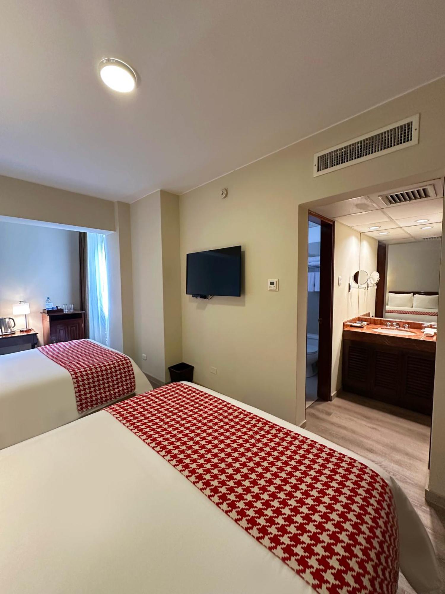 Costa Del Sol Trujillo Centro Hotel ภายนอก รูปภาพ